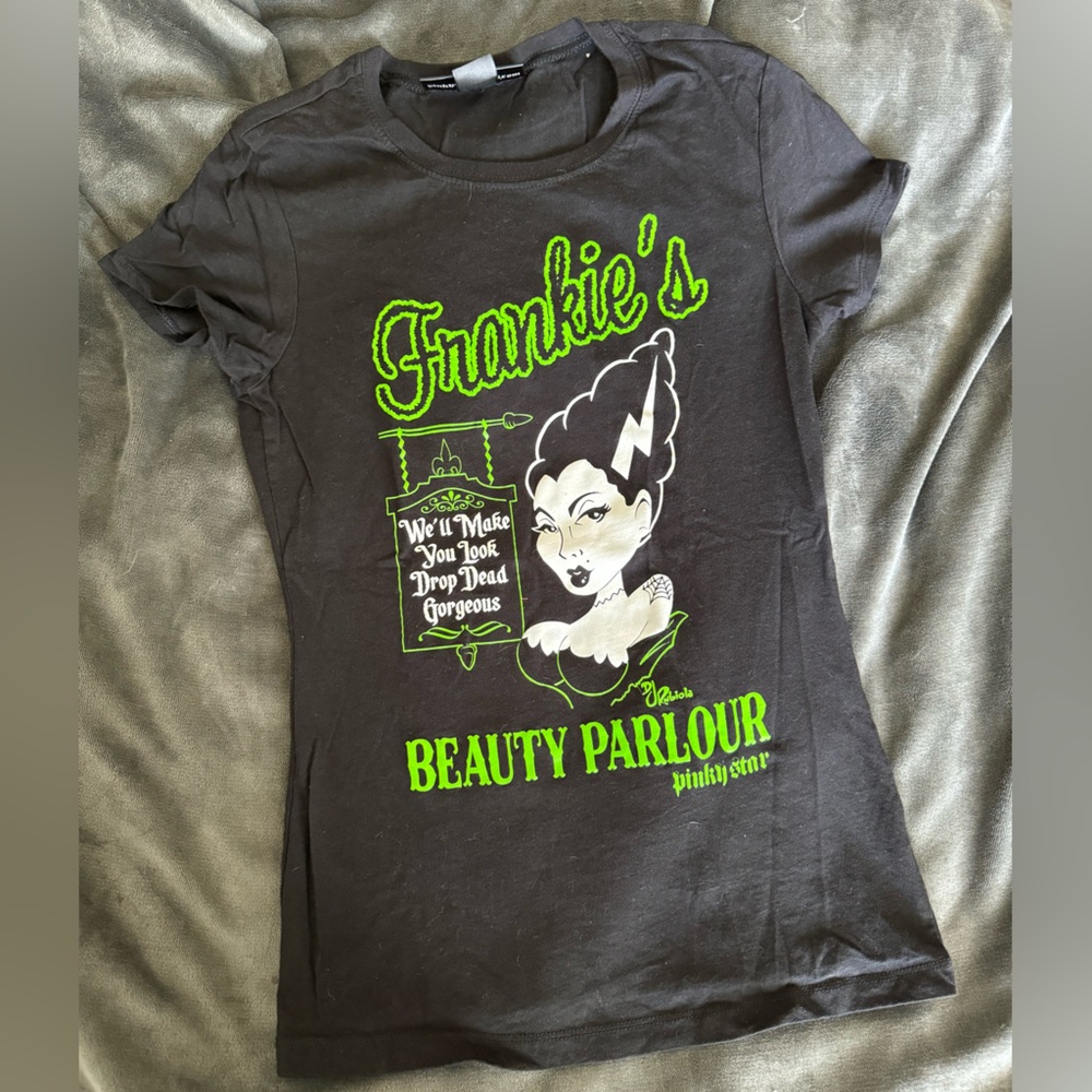 Frankie’s Beauty Parlor Pinky Star Shirt Size Small